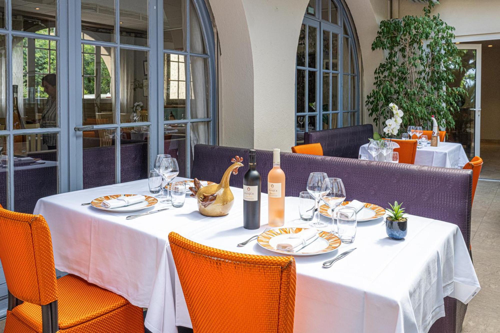 Hotel Le Provencal Logishotels Лес-Иссамбр Экстерьер фото