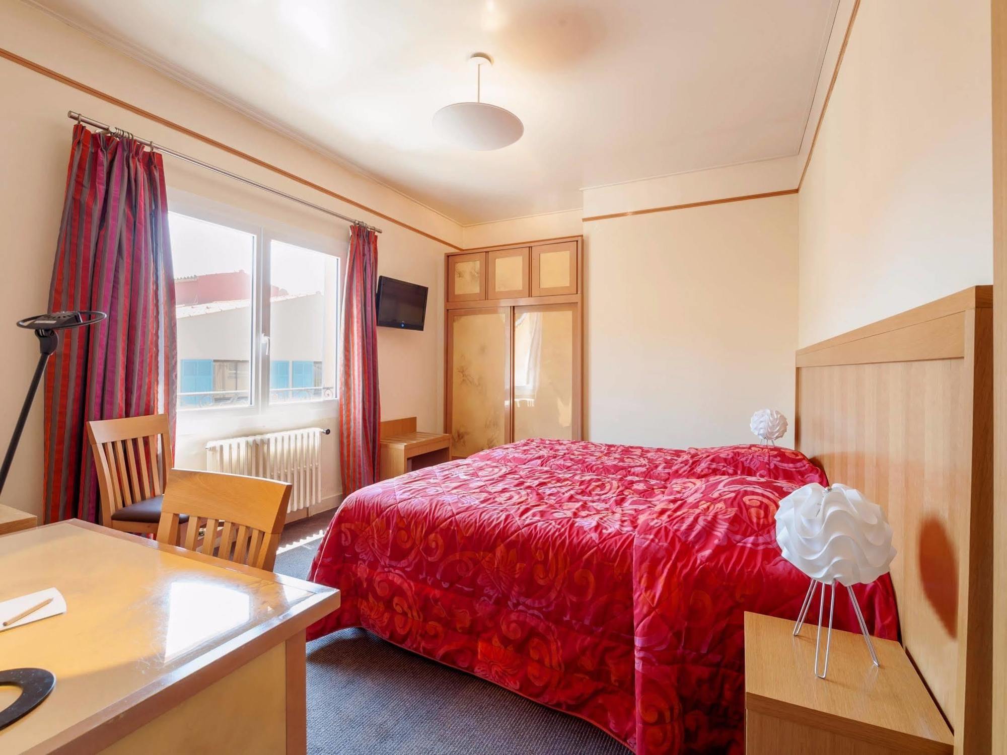 Hotel Le Provencal Logishotels Лес-Иссамбр Экстерьер фото