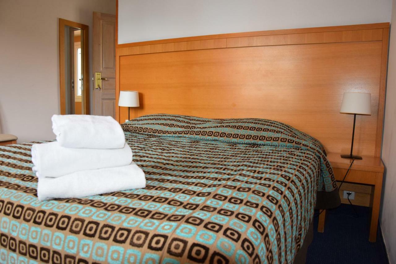 Hotel Le Provencal Logishotels Лес-Иссамбр Экстерьер фото
